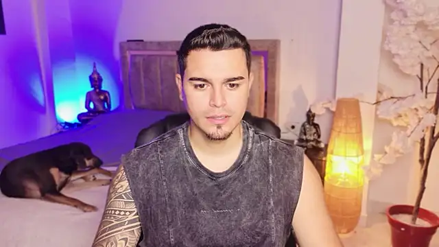 Snapshot of Axel_Big_cock chatting on June 20, 5:16 pm Axel Big cock online show from June 20, 5:16 pm