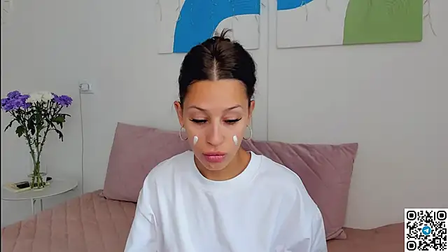 Snapshot of SelenaRousey chatting on May 29, 6:55 am SelenaRousey online show from May 29, 6:55 am