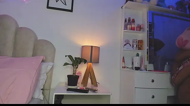 NaomiAsha online show from July 29, 10:57 am