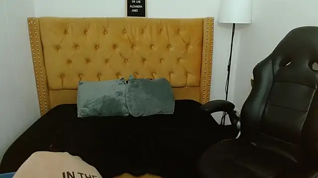 AlexandraJones  online show from March 1, 11:06 am