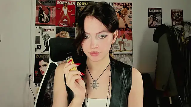 Niky  Jess online show from December 17, 11:05 am