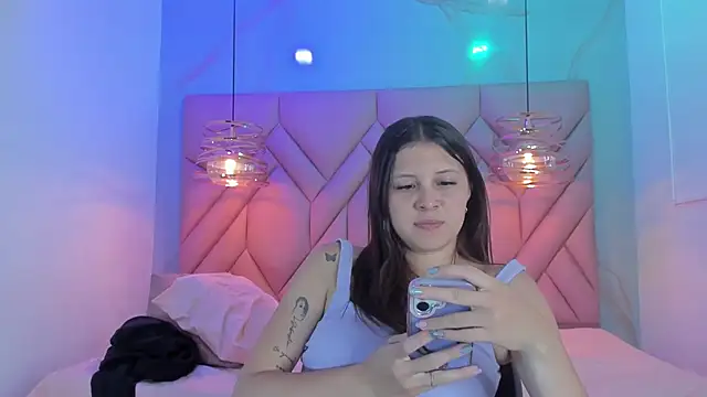 Snapshot of AngelaaCute_ chatting on June 22, 12:02 pm AngelaaCute online show from June 22, 12:02 pm
