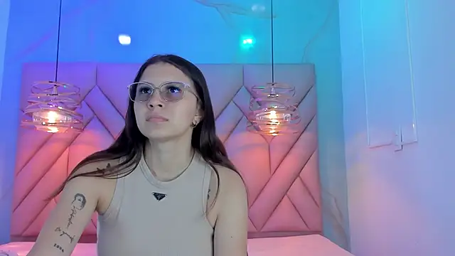 Snapshot of AngelaaCute_ chatting on July 11, 11:57 am AngelaaCute online show from July 11, 11:57 am