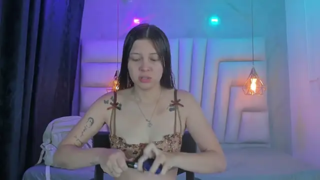 Snapshot of AngelaaCute_ chatting on August 4, 12:08 pm AngelaaCute online show from August 4, 12:08 pm