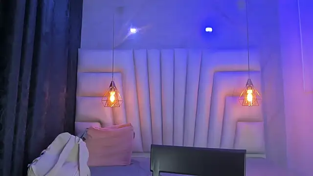 Snapshot of AngelaaCute_ chatting on August 8, 11:56 am AngelaaCute online show from August 8, 11:56 am