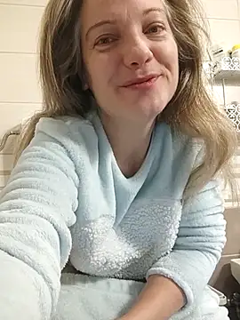 Snapshot of Dark_Angel_22 chatting on February 3, 6:40 am Dark Angel 22 online show from February 3, 6:40 am