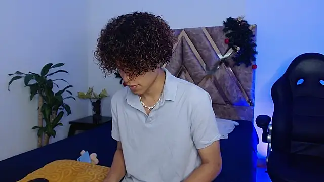 Snapshot of nickolas_moon chatting on December 30, 5:34 pm nickolas moon online show from December 30, 5:34 pm