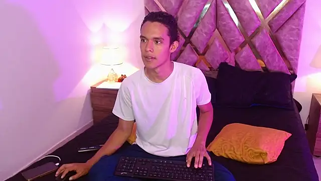 Snapshot of nickolas_moon chatting on September 11, 3:01 pm nickolas moon online show from September 11, 3:01 pm