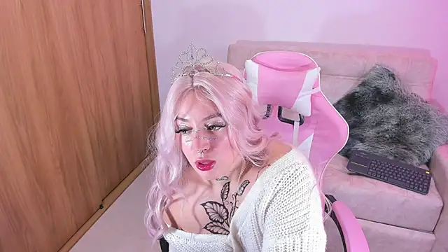 Snapshot of annika_taylor chatting on December 22, 8:25 pm annika taylor online show from December 22, 8:25 pm