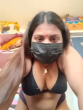 Hotmilfxox online show from December 15, 11:12 am