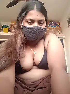 Hotmilfxox online show from December 17, 11:39 am