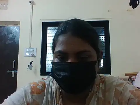 Snapshot of Hotmilfxox chatting on May 26, 10:11 am Hotmilfxox online show from May 26, 10:11 am