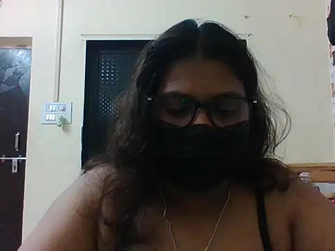 Snapshot of Hotmilfxox chatting on May 28, 5:43 pm Hotmilfxox online show from May 28, 5:43 pm