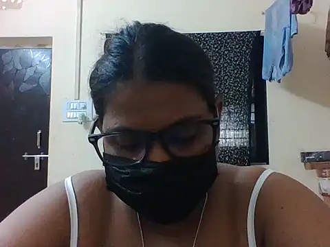 Snapshot of Hotmilfxox chatting on May 30, 8:55 am Hotmilfxox online show from May 30, 8:55 am