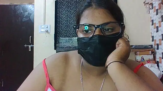Snapshot of Hotmilfxox chatting on June 1, 9:55 am Hotmilfxox online show from June 1, 9:55 am
