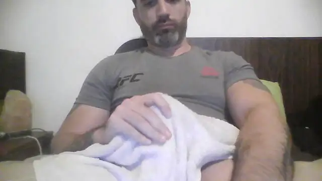 Snapshot of ozzypsico13 chatting on October 1, 1:44 am ozzypsico13 online show from October 1, 1:44 am