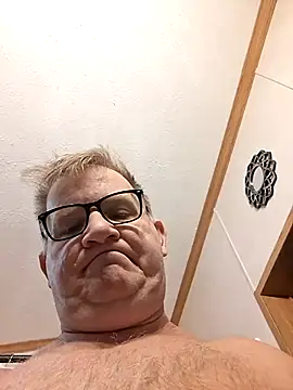 Snapshot of J83560Jason chatting on October 31, 11:44 am J83560Jason online show from October 31, 11:44 am