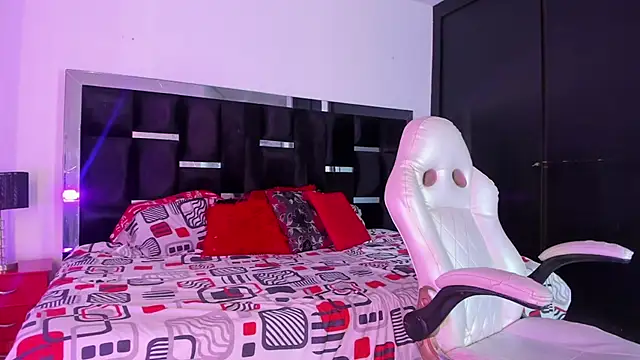 Tasha Sant online show from November 25, 8:20 pm