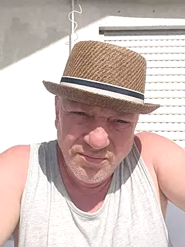 Snapshot of Wertuosi chatting on September 15, 9:42 am Wertuosi online show from September 15, 9:42 am