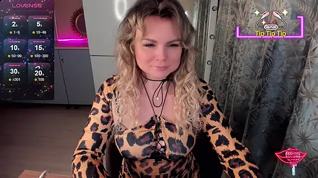 candy queeen online show from January 15, 1:45 am