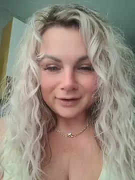 Snapshot of candy_queeen chatting on May 30, 11:07 am candy queeen online show from May 30, 11:07 am