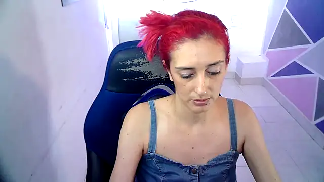 Snapshot of Ruby_Your_Milf chatting on December 27, 2:36 am Ruby Your Milf online show from December 27, 2:36 am