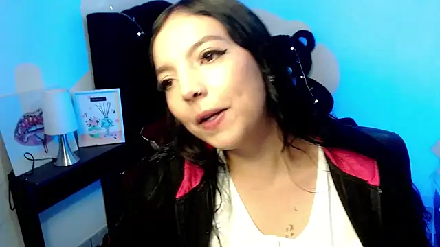 Snapshot of loren_tits24 chatting on July 9, 7:18 pm loren tits24 online show from July 9, 7:18 pm