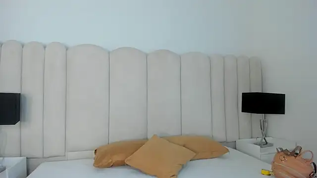 Snapshot of AnnyCherry_ chatting on May 20, 12:06 am AnnyCherry online show from May 20, 12:06 am