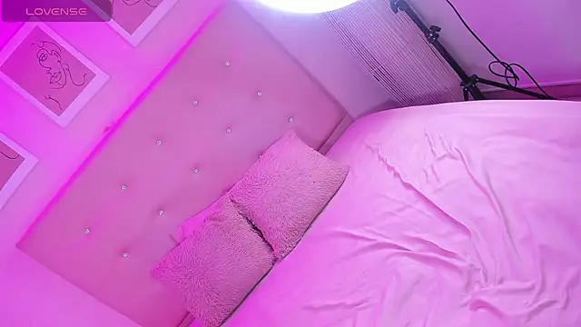 EIMY BRIGHT online show from April 22, 2:18 pm