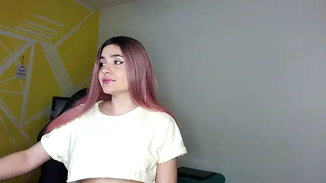 Snapshot of Nikolle_Rouss chatting on December 9, 8:33 pm Nikolle Rouss online show from December 9, 8:33 pm