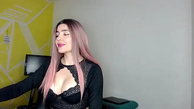 Snapshot of Nikolle_Rouss chatting on December 24, 5:34 pm Nikolle Rouss online show from December 24, 5:34 pm