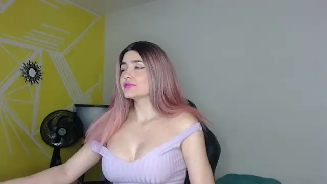 Snapshot of Nikolle_Rouss chatting on March 21, 11:12 am Nikolle Rouss online show from March 21, 11:12 am
