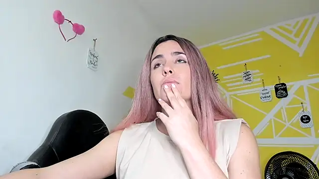Snapshot of Nikolle_Rouss chatting on October 20, 12:11 am Nikolle Rouss online show from October 20, 12:11 am