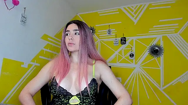 Nikolle Rouss online show from October 23, 9:35 pm