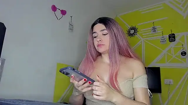 Nikolle Rouss online show from November 11, 4:40 pm