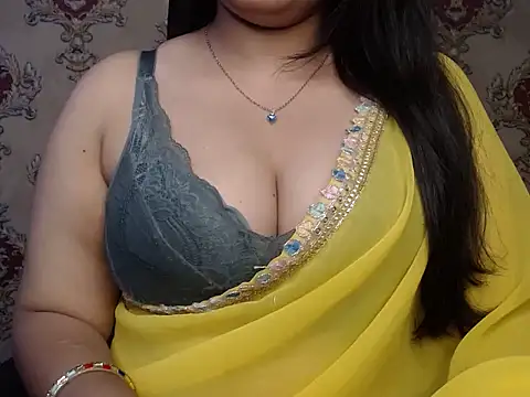 Snapshot of MiniBeast chatting on November 17, 3:07 pm MiniBeast online show from November 17, 3:07 pm