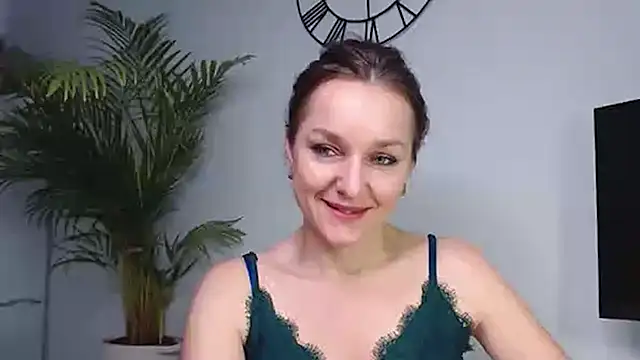 AliciaDesire online show from January 16, 8:00 am