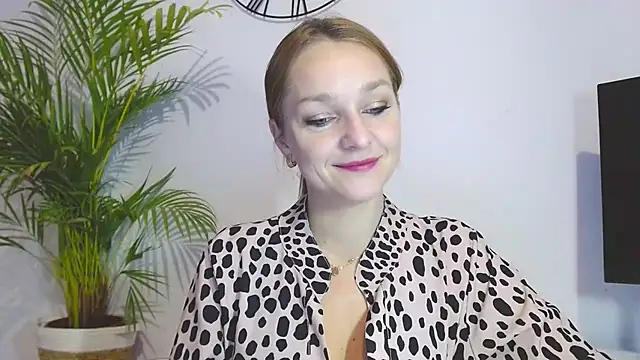 AliciaDesire online show from November 21, 6:56 am