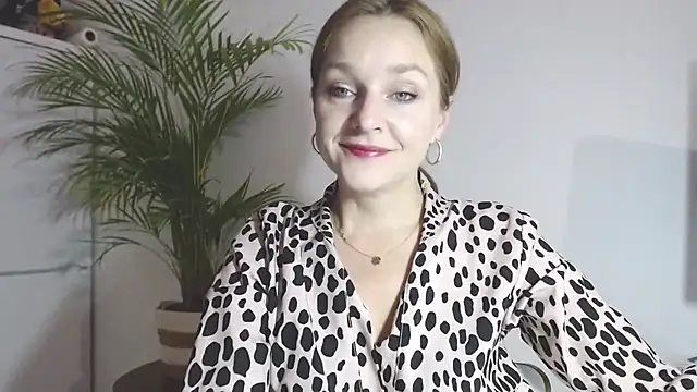 AliciaDesire online show from December 4, 6:55 am