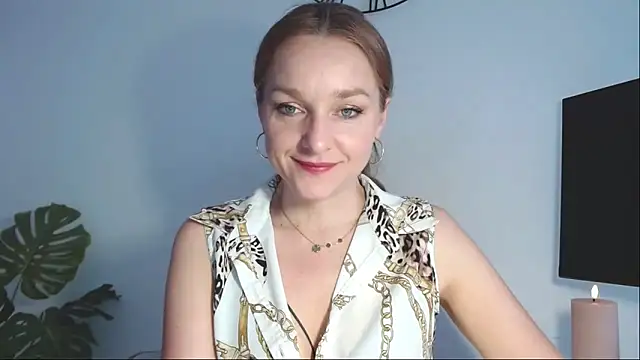 AliciaDesire online show from March 12, 6:52 am