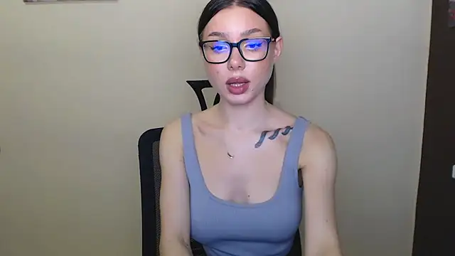 Snapshot of Cutesweetheart chatting on December 21, 2:26 pm Cutesweetheart online show from December 21, 2:26 pm