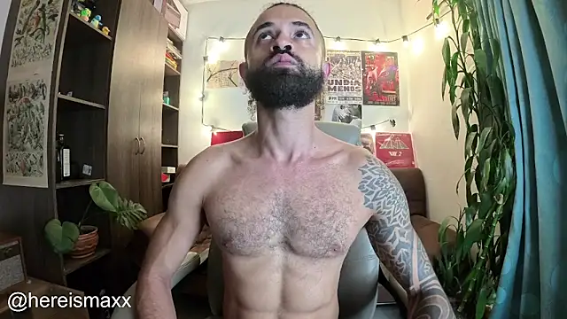 Snapshot of MaxG__ chatting on October 29, 1:41 am MaxG online show from October 29, 1:41 am