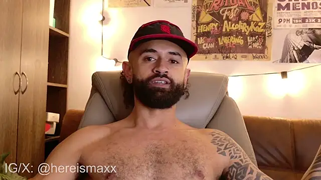 Snapshot of MaxG__ chatting on December 2, 9:14 am MaxG online show from December 2, 9:14 am
