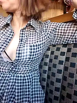 Lunababymylove online show from December 7, 9:11 pm