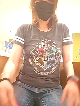 Snapshot of Lunababymylove chatting on March 1, 1:07 am Lunababymylove online show from March 1, 1:07 am