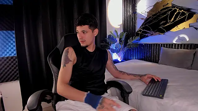 Snapshot of kyle_smithxx chatting on February 7, 4:05 am kyle smithxx online show from February 7, 4:05 am
