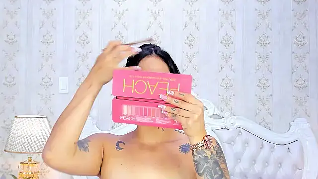 GiahDaniels online show from December 9, 8:44 pm