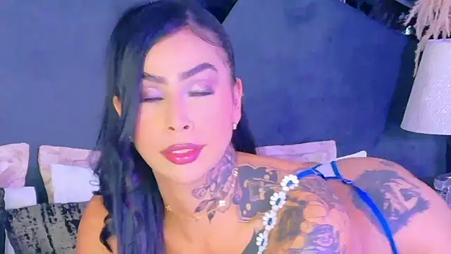 Snapshot of GiahDaniels chatting on July 6, 8:44 pm GiahDaniels online show from July 6, 8:44 pm