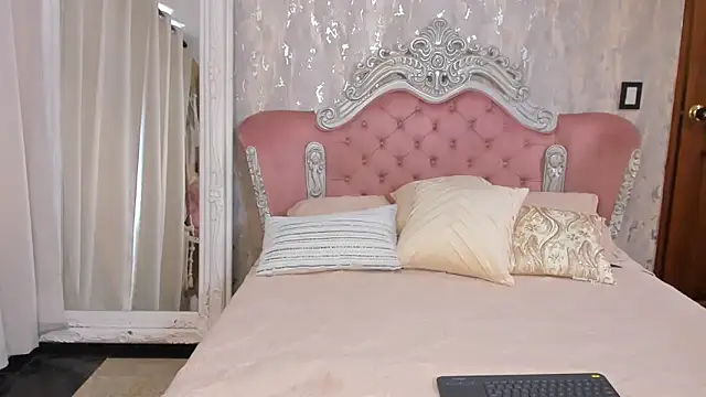 AngelineConnor online show from March 10, 7:40 pm