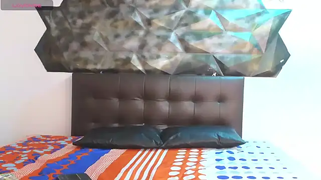 Snapshot of ling_ling24 chatting on December 6, 3:22 pm ling ling24 online show from December 6, 3:22 pm